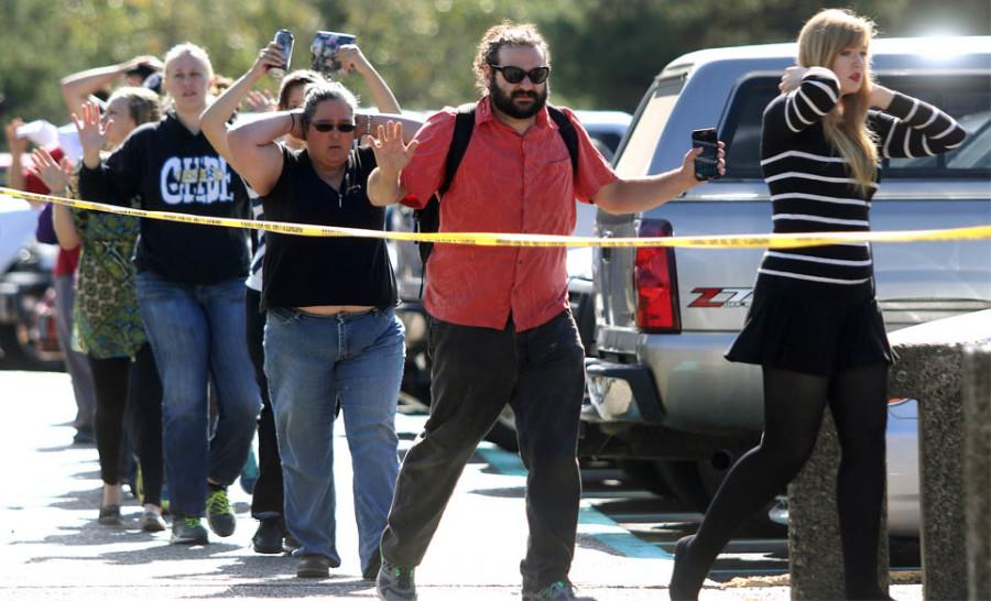 Students, staff and faculty are evacuated from Umpqua Community College in Roseburg, Ore. after a deadly shooting Thursday, Oct. 1, 2015. (Michael Sullivan /The News-Review via AP) MANDATORY CREDIT